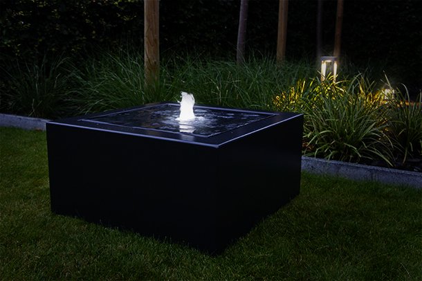 Elk waterelement is uitgerust met een ingebouwde LED verlichting, dit zorgt voor een bijzondere sfeer tijdens de avond en nacht.